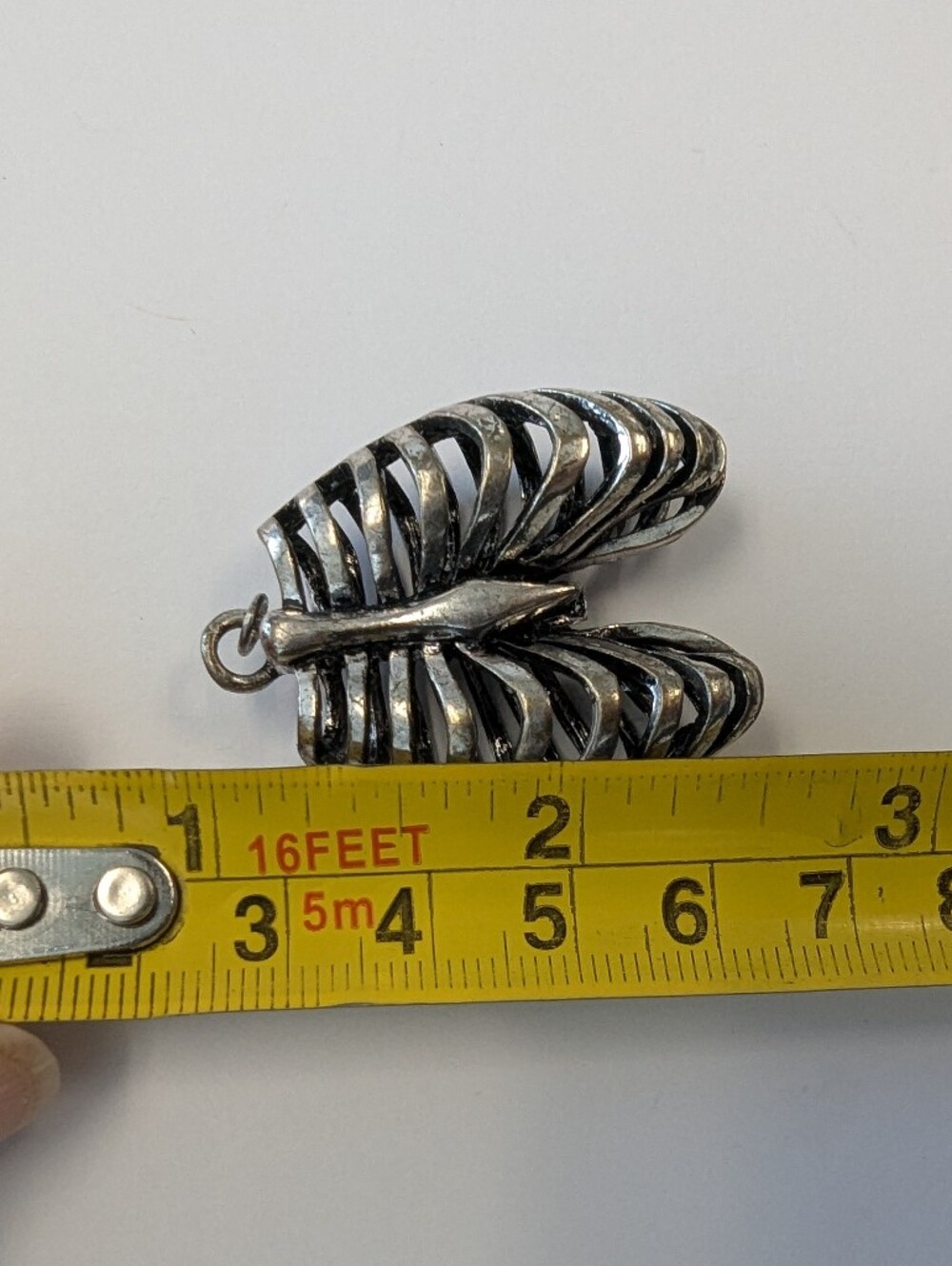 VTG SILVER TONE RIB CAGE PENDANT/CHARM - Picture 5 of 5